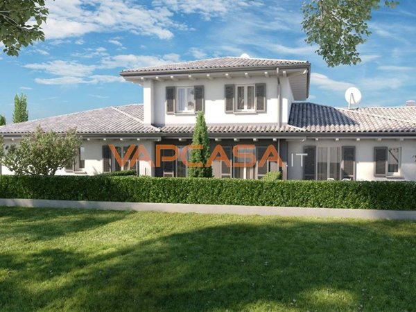 casa indipendente in vendita a Romano di Lombardia in zona Piscine