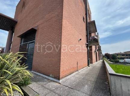 negozio in vendita a Romano di Lombardia