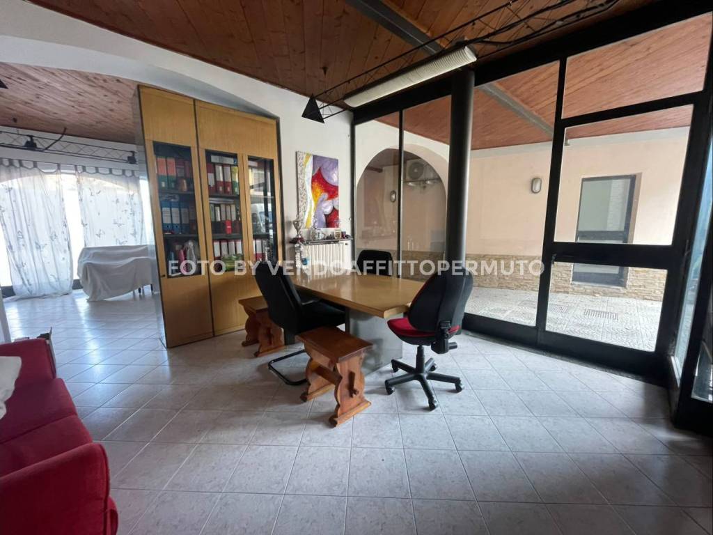 ufficio in vendita a Romano di Lombardia in zona Albarotto