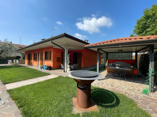 casa indipendente in vendita a Romano di Lombardia