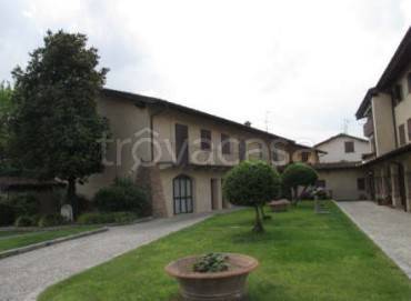 casale in vendita a Romano di Lombardia in zona Pascolo