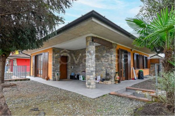 casa indipendente in vendita a Romano di Lombardia in zona Cappuccini
