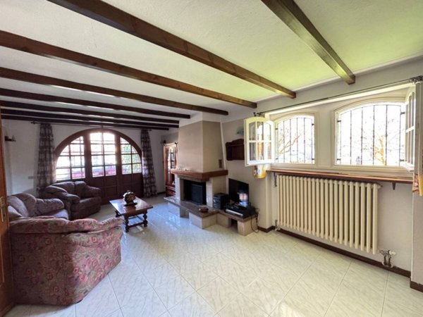 casa indipendente in vendita a Romano di Lombardia in zona Piscine