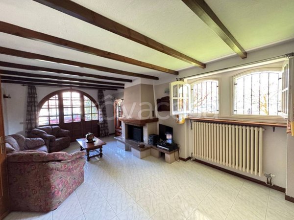 casa indipendente in vendita a Romano di Lombardia in zona Piscine