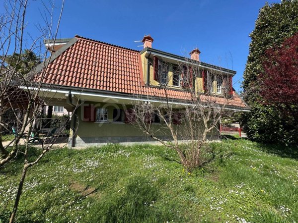casa indipendente in vendita a Romano di Lombardia in zona Piscine