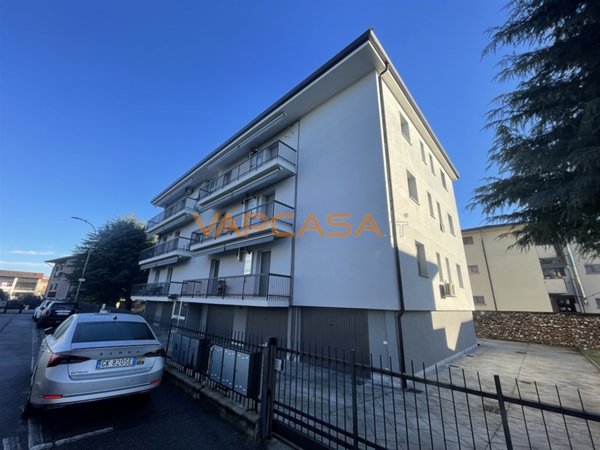 locale commerciale in vendita a Romano di Lombardia in zona Piscine