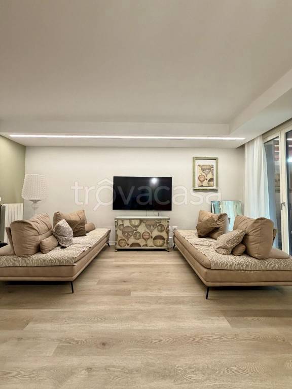 casa indipendente in vendita a Romano di Lombardia in zona Piscine