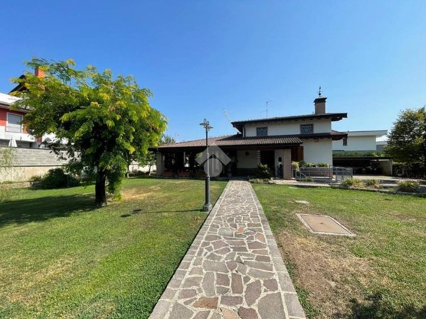 casa indipendente in vendita a Romano di Lombardia in zona Albarotto