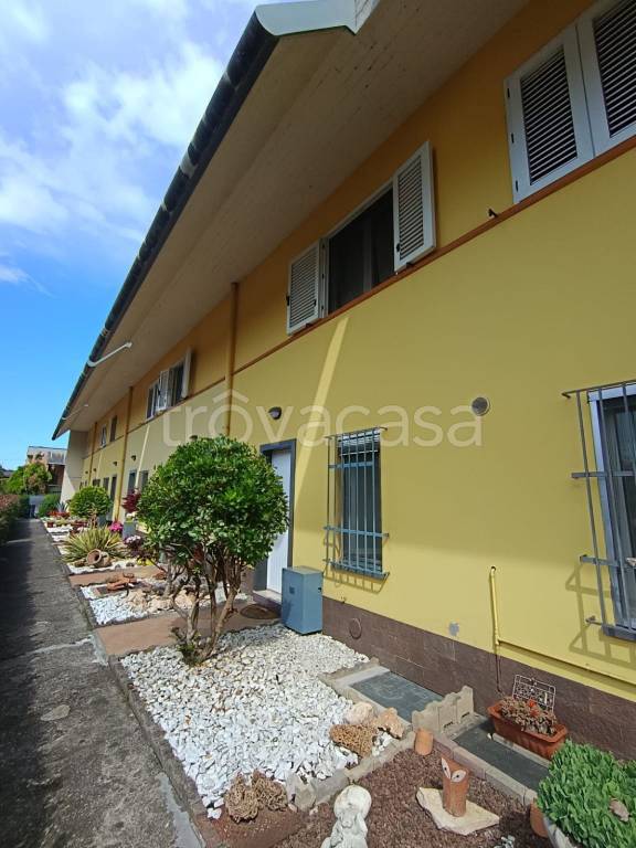 casa indipendente in vendita a Romano di Lombardia in zona Albarotto