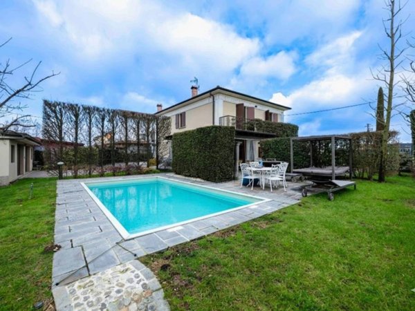 casa indipendente in vendita a Romano di Lombardia