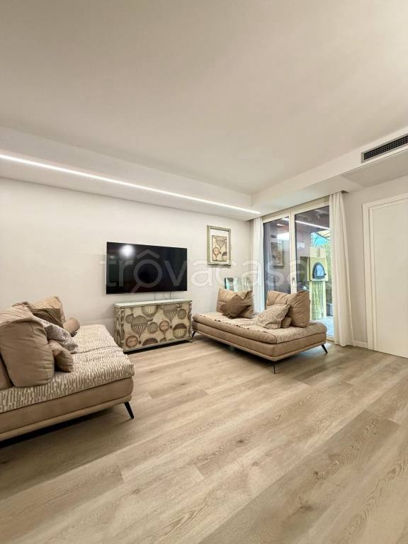 casa indipendente in vendita a Romano di Lombardia in zona Piscine