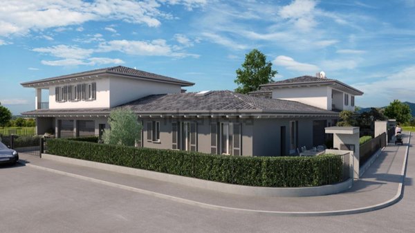 casa indipendente in vendita a Romano di Lombardia in zona Piscine