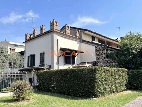 casa indipendente in vendita a Romano di Lombardia in zona Piscine