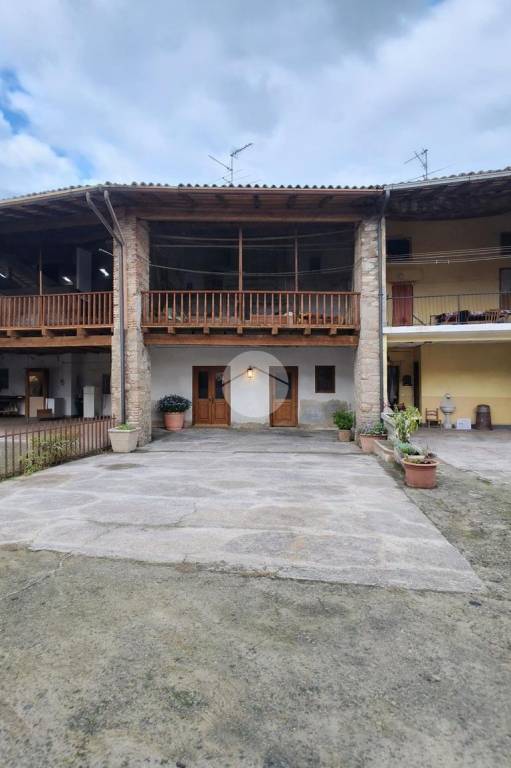 casa indipendente in vendita a Romano di Lombardia in zona Piscine