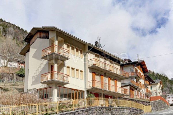 intera palazzina in vendita a Roncobello in zona Capovalle