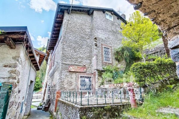 casa indipendente in vendita a Roncobello