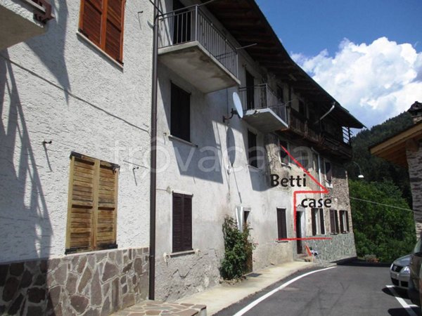 casa indipendente in vendita a Roncobello in zona Baresi