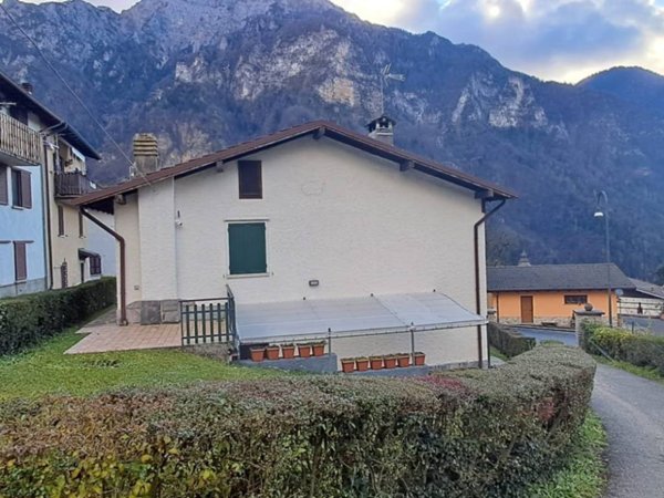 casa indipendente in vendita a Roncobello in zona Bordogna