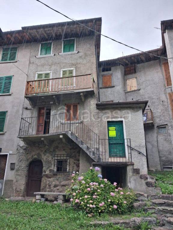 casa indipendente in vendita a Roncobello in zona Capovalle