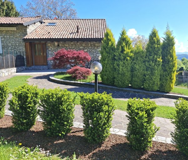 casa indipendente in vendita a Roncola