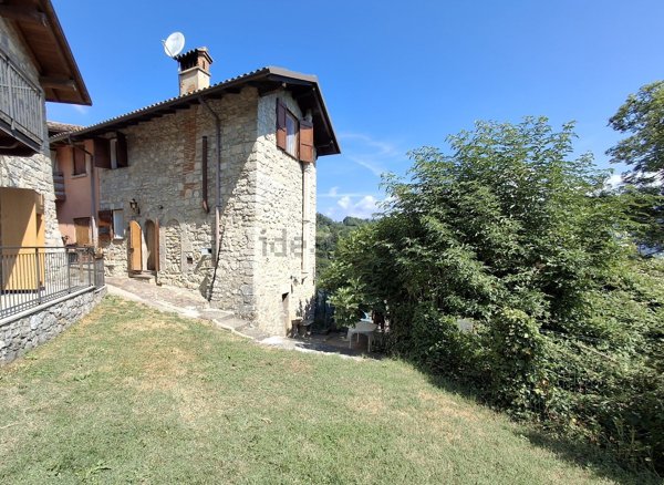 casale in vendita a Roncola