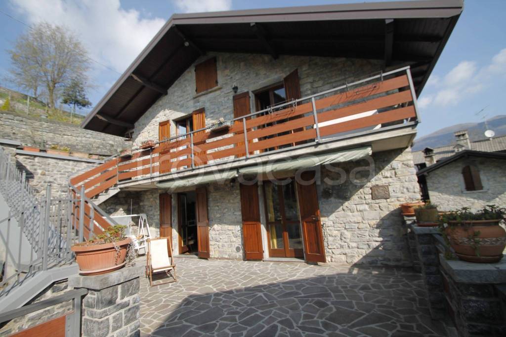 casa indipendente in vendita a Rota d'Imagna