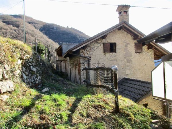 esavano in vendita a Rota d'Imagna