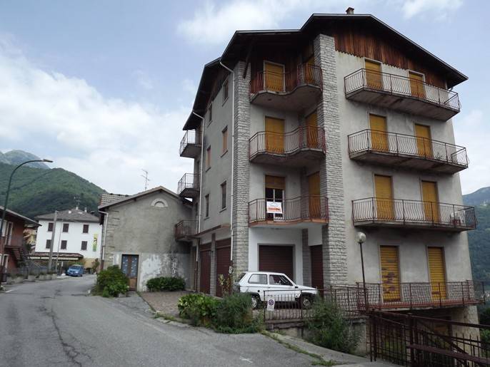 locale commerciale in vendita a Rota d'Imagna