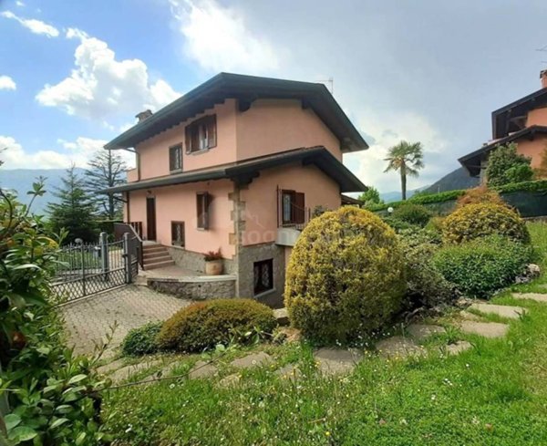 casa indipendente in vendita a Rovetta