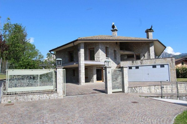 casa indipendente in vendita a Rovetta