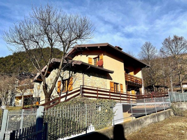 casa indipendente in vendita a Rovetta in zona Conca Verde