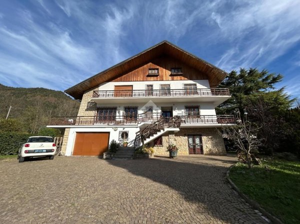 casa indipendente in vendita a Rovetta