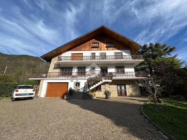 casa indipendente in vendita a Rovetta