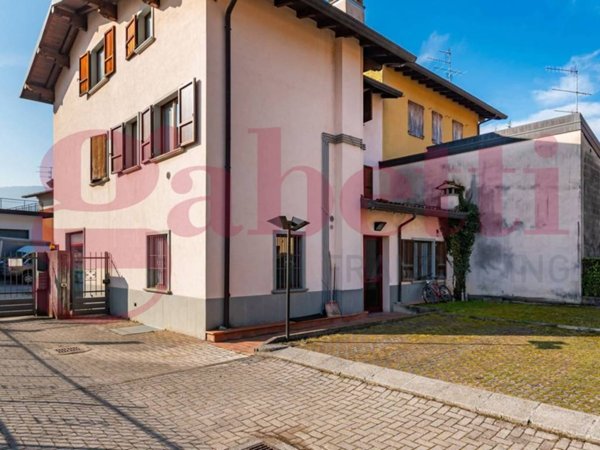 appartamento in vendita a Rovetta