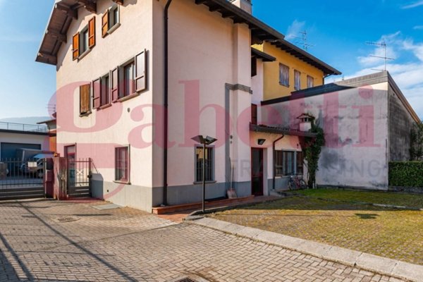 appartamento in vendita a Rovetta