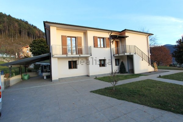 casa indipendente in vendita a Rovetta