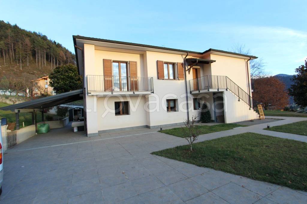 casa indipendente in vendita a Rovetta