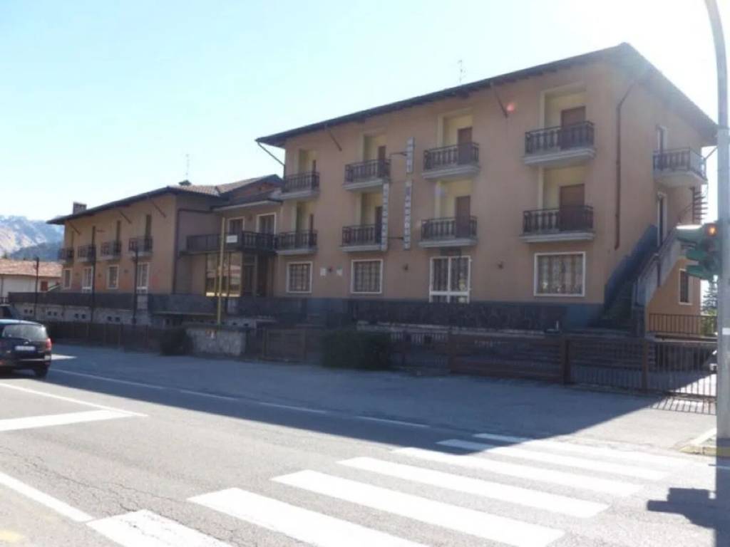 intera palazzina in vendita a Rovetta