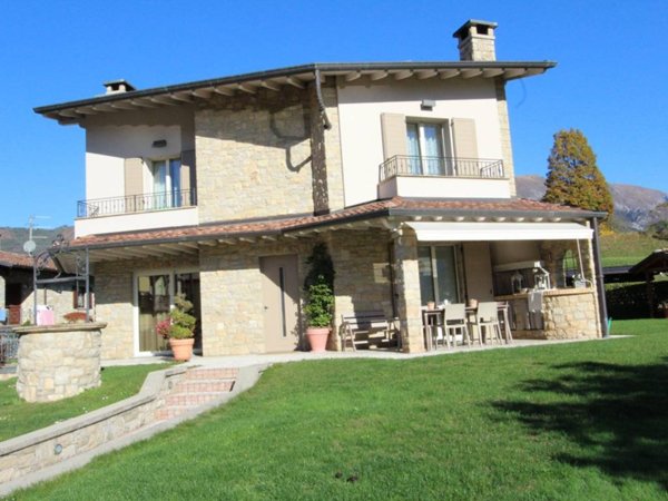 casa indipendente in vendita a Rovetta