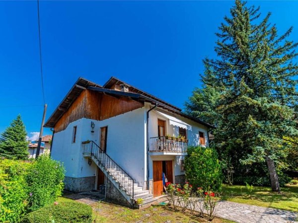 casa indipendente in vendita a Rovetta in zona Conca Verde