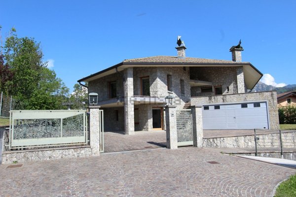 casa indipendente in vendita a Rovetta
