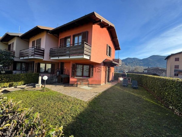 casa indipendente in vendita a Rovetta