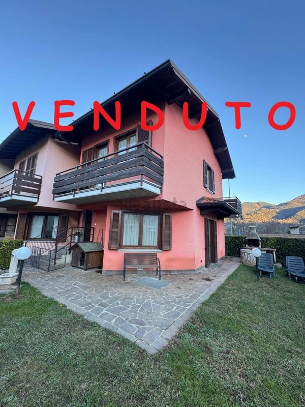 casa indipendente in vendita a Rovetta