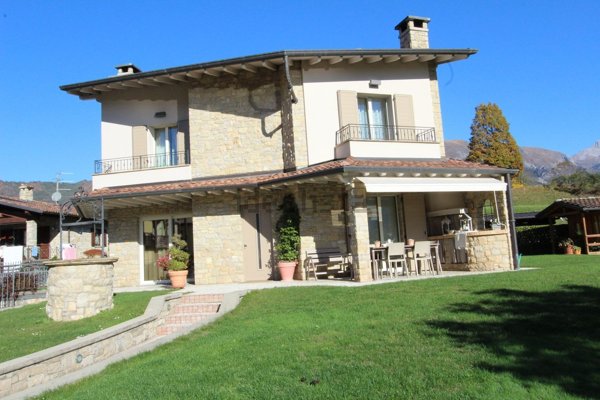 casa indipendente in vendita a Rovetta