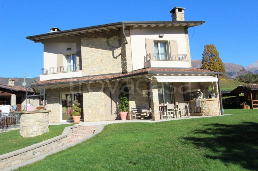 casa indipendente in vendita a Rovetta