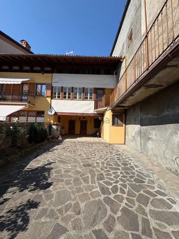 casale in vendita a Rovetta in zona Conca Verde