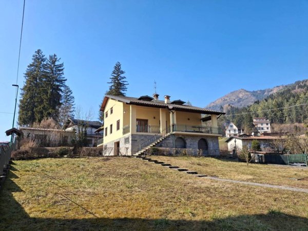 casa indipendente in vendita a Rovetta