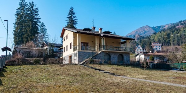 casa indipendente in vendita a Rovetta