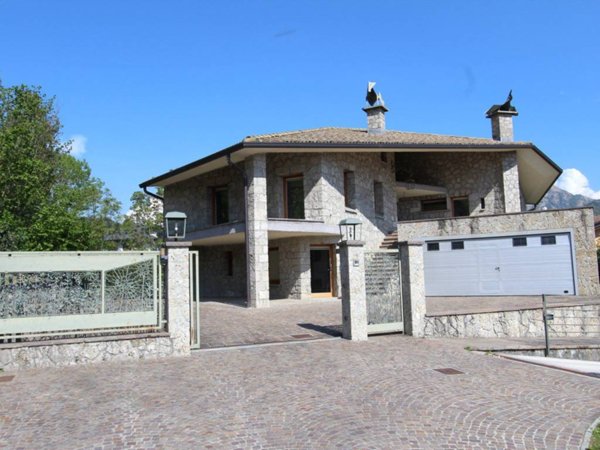 casa indipendente in vendita a Rovetta