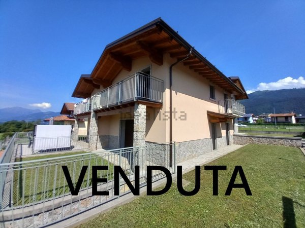 casa indipendente in vendita a Rovetta